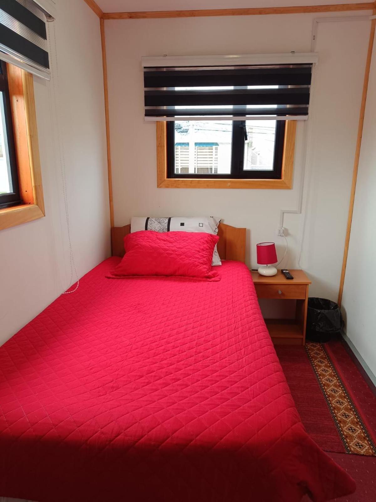 Hostal B&B Coastal Natales Пуэрто-Наталес Экстерьер фото