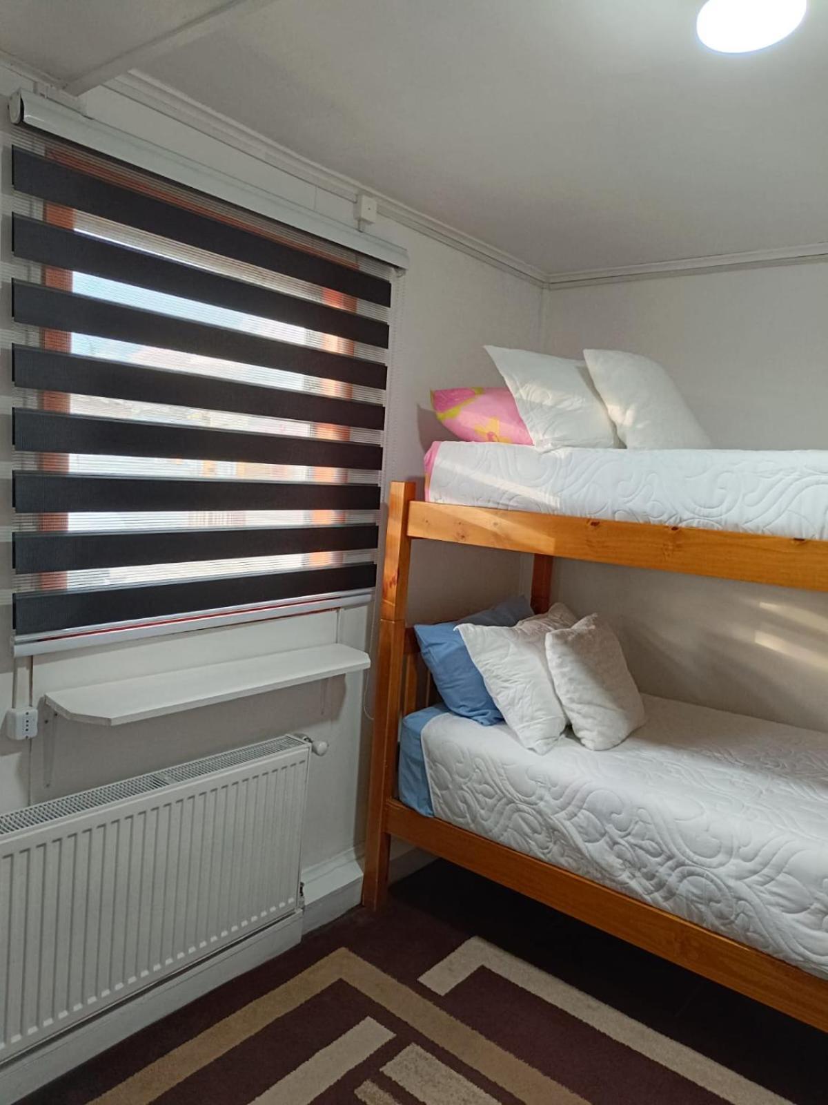 Hostal B&B Coastal Natales Пуэрто-Наталес Экстерьер фото